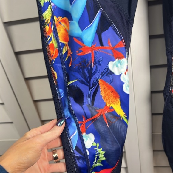 Athleta Tropical Precision Floral 7/8 Ankle Leggings Size Medium - Picture 6 of 11